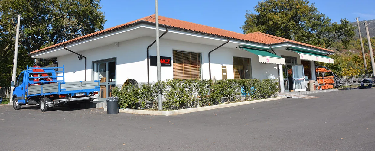 The Effeti shop in Atena Lucana, seen from outside